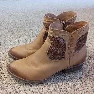Circle G Womens Ankle Boots Size 7.5 M Cognac Tan Leather Distressed Bootie